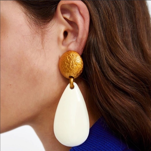 NWOT EARRINGS - Picture 2 of 3